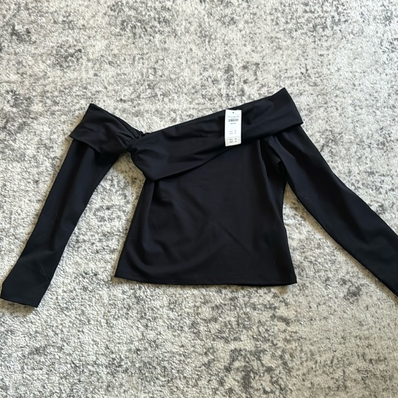 Abercrombie and fitch asymmetrical, off the shoulder top - Picture 1 of 3